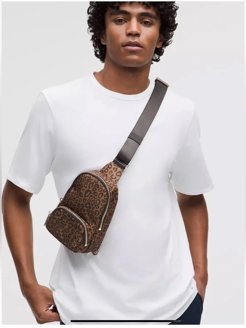 NWT LULULEMON Everywhere Sling Bag Small 2L Leopardo - Picture 2 of 6